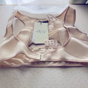 💕Women’s posture trainer. NWT.